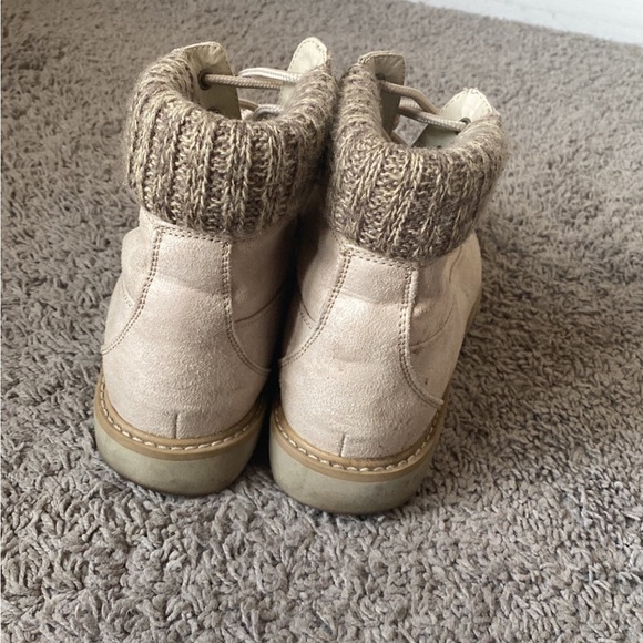 Boots - Picture 4 of 5